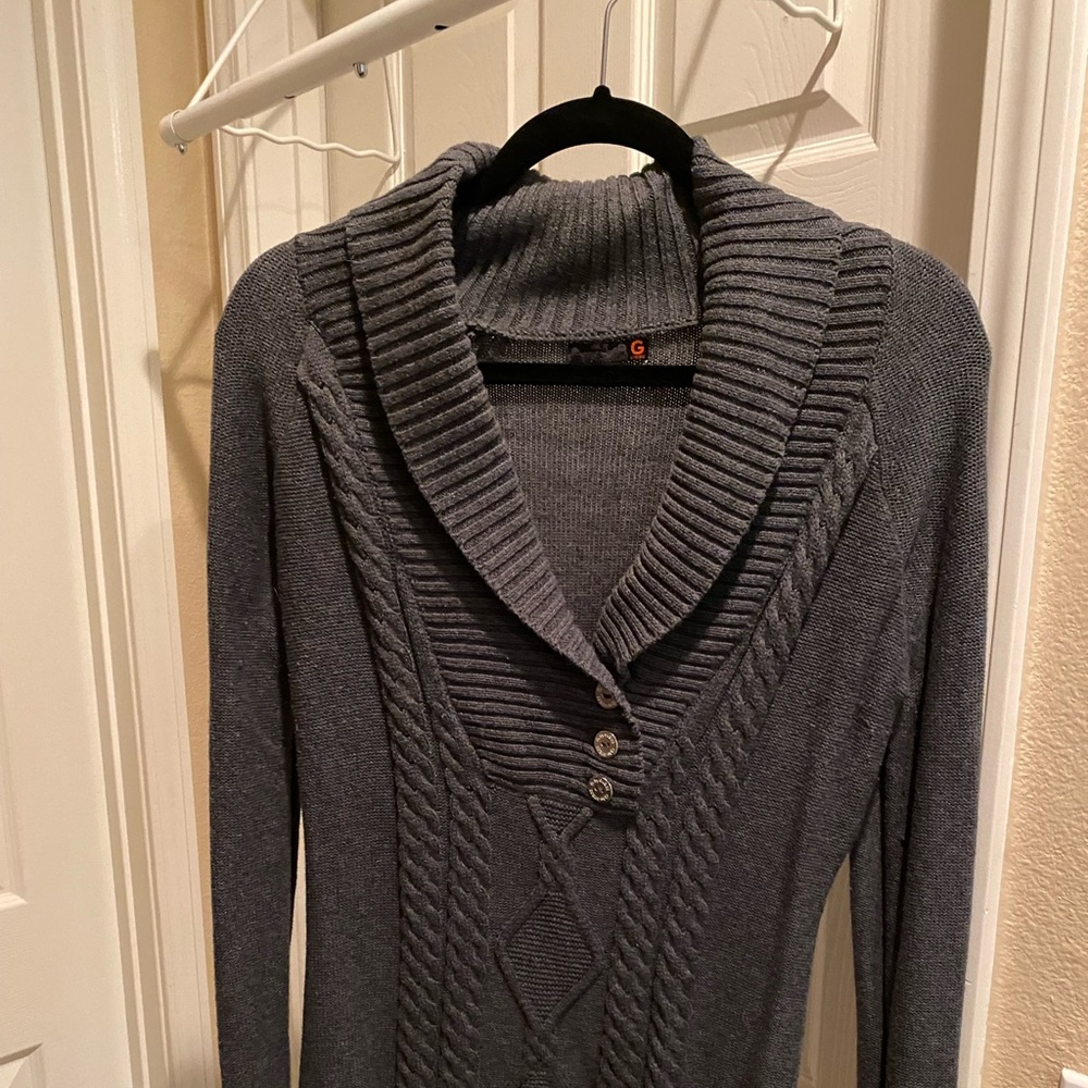 Guess sweater size large